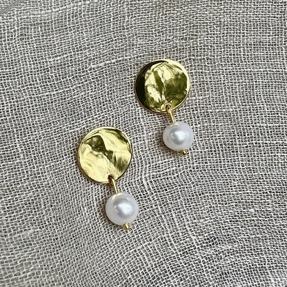 Freshwater Pearl Disc Earrings - Elegant Emulations