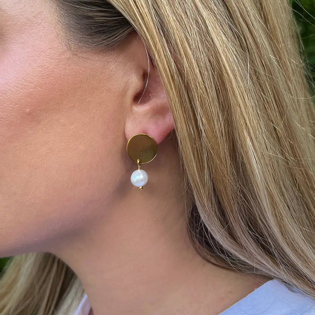 Freshwater Pearl Disc Earrings - Elegant Emulations